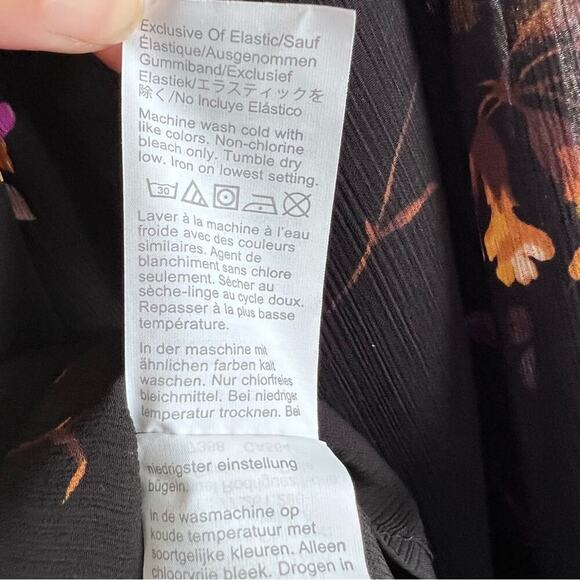 Madewell Georgette Ruffle-Collar Smocked Top in Falling Freesias - Picture 13 of 13